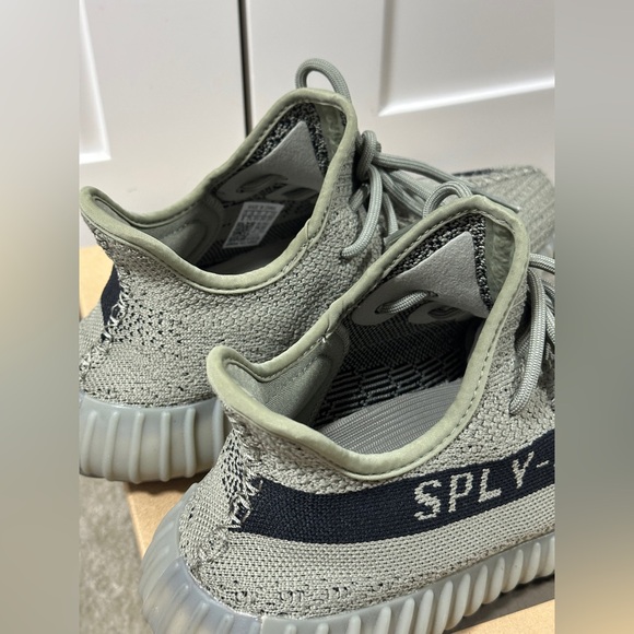 Adidas Yeezy Boost 350 V2 - Picture 6 of 9